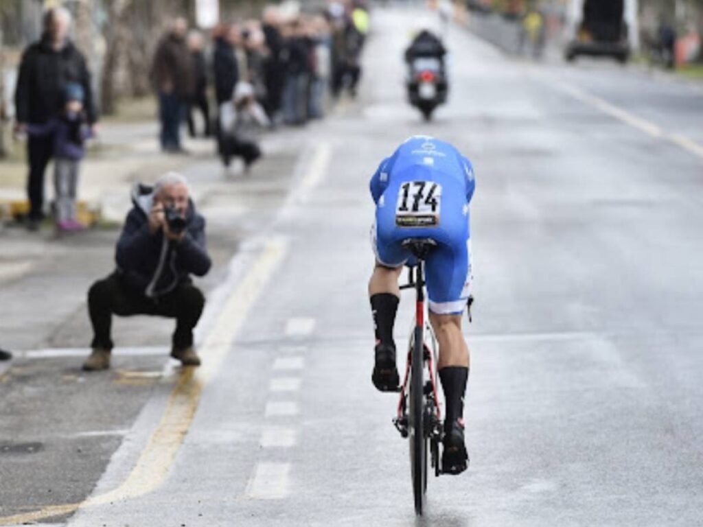 La corsa ciclistica Tirreno-Adriatico passa da Rosignano, la mattina del 5 marzo chiusa al traffico la via Emilia