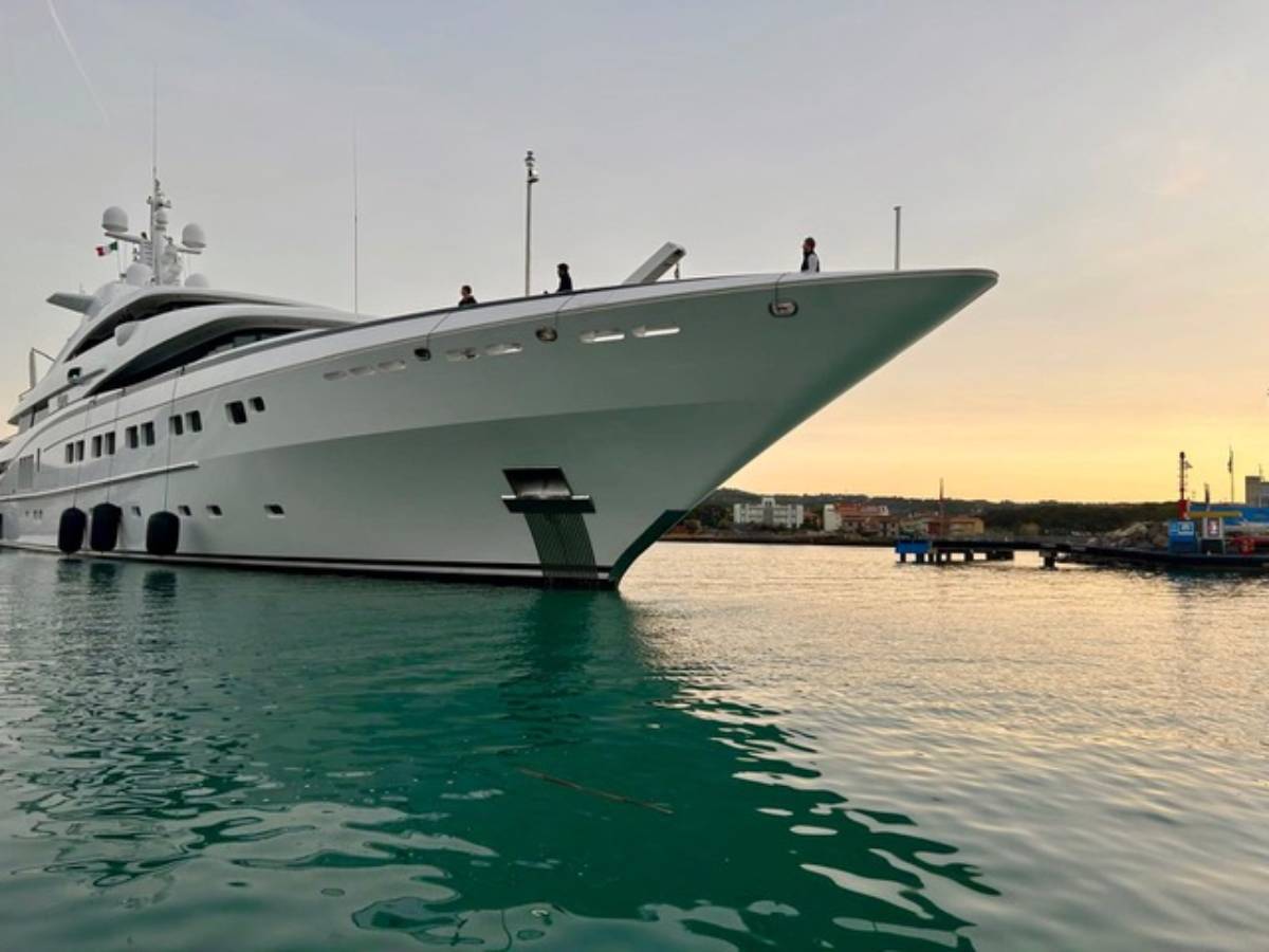 Il mega yacht Sea Pearl al Marina Cala de’ Medici, l’ad Ratti: “Il porto snodo fondamentale nel Mediterraneo per le eccellenze della nautica”